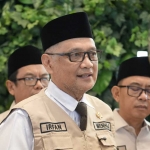 Menhaj Gus Irfan saat memberi arahan usai melepas keberangkatan Musrif Diny di Terminal 3 Bandara Internasional Soekarno-Hatta. Foto: MCH 2026