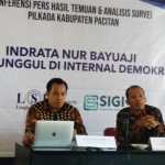 LSI Network Jatim saat menggelar jumpa pers untuk membeber hasil survei. 