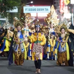 Kontingen PT Gudang Garam Tbk di acara Apeksi Nite Carnaval yang ditunggu-tunggu warga. (Ist)