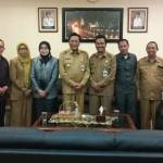 Eni Maulani anggota Komisi VII DPR RI dan Sambari-Qosim ketika membahas Smelter Freeport, Maret lalu. foto: SYUHUD/ BANGSAONLINE