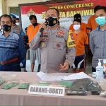 Kapolresta Banyuwangi, Kombes Pol. Arman Asmara Syarifudin saat konferensi pers di Mapolresta Banyuwangi, Jumat (6/11/2020). (foto: ist)