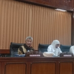 Gubernur Jatim, Khofifah Indar Parawansa memaparkan refleksi 2019 dan proyeksi 2020 Pemprov Jatim di kantor Gubernur Jatim. foto: DIDI ROSADI/ BANGSAONLINE