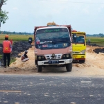 Proses pengurukan lokasi yang akan dibangun Puskesmas Karangjati.