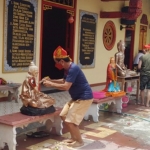 Rupang, ritual memandikan patung-patung Dewa dengan air kembang dan bau wewangian.