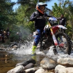 Para crossers saat melewati jalur di kawasan lereng Gunung Wilis Kabupaten Kediri.