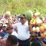 Fadeli saat menghadiri Festival Latukan Pesta Buah.