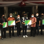  Para Relawan Surabaya Memanggil yang saat ini jumlahnya sebanyak 500 orang sudah dikover oleh BPJS Ketenagakerjaan yang preminya dibayarkan oleh para pengusaha yang tergabung dalam Yayasan Samara Satu Tawa. (foto: ist)