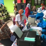 Pencanangan vaksinasi pencegahan Covid-19 di UPT Puskesmas Sooko dihadiri pejabat dari Forkopimda setempat.