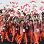 Para atlet dan official Indonesia saat mengikuti defile upacara pembukaan Sea Games ke-27 di Wunna Theikdi Sport Stadium, Myanmar (11/12). Foto: tempo