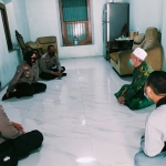 Polresta Sidoarjo menjalin sinergisitas dengan Pengasuh Pondok Pesantren Sabilur Rosyad Sidoarjo K.H. Amirudin Muin, Selasa (6/7/2021). (foto: ist)