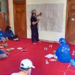 Suasana saat sekolah lapang pertanian berlangsung. (foto: ist.)