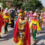 Anak-anak SD Lamongan saat mengikuti Talent Show di lapangan Sawonggaling, Kecamatan Babat, dalam rangka Festival 29 SCTV.