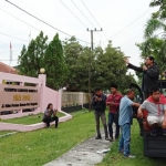 Aksi demo di kantor Dinsos Bangkalan, Kamis (12/12).