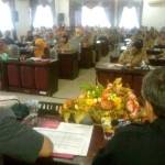 ?Penuh sesak, K2 yang hadiri audensi dengan Dewan dan Pemkot.foto:yudi eko purnomo/BANGSAONLINE