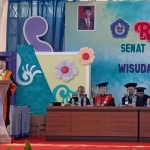 Rektor Unirow Tuban, Supiana Dian Nurtjahyani, saat memberi sambutan dalam Wisuda Sarjana ke-XIX dan Diesnatalis ke-XIV.