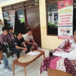 BEM Universitas Madura saat melakukan audensi di Polres Pamekasan.