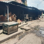 Kondisi Pasar Sepanjang tampak sepi pasca penutupan rumah potong unggas. 