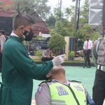 Suasana ketika rapid tes antigen kepada personel Polres Ngawi.