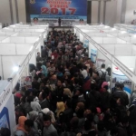 Ribuan pencaker memadati gedung GOR dan Seni Majapahit, tempat digelarnya Job Fair.