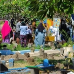 Pemakaman jenazah Maria Indrawati, warga Gajah Magersari, Kec. Sidoarjo Kota di TPU Gajah Magersari.