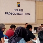 Suasana ngopi bareng bersama media yang digelar Kapolres Probolinggo Kota, AKBP Wadi Sa