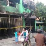 Kondisi rumah usai terbakar. foto: suarasurabaya.net