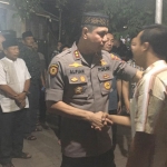 Kapolres Jember AKBP Alfian Nurrizal saat melayat ke rumah duka.