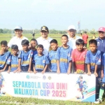 Turnamen sepak bola di Lapangan PLUT, Kota Pasuruan.