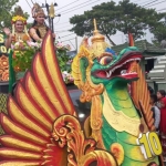 
Nampak, penampilan perserta pawai dari SMKN Sooko sangat memukai para penonton.