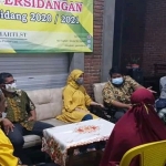 
Nik Sugiharti saat menampung aspirasi Anjal dan IPNU