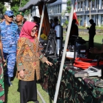 Bupati dan Dandim 0814 Jombang saat mengecek sarana dan prasarana yang akan digunakan untuk mengantisipasi bencana. foto: AAN AMRULLOH/ BANGSAONLINE