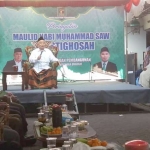 Dr. KH. Asep Saifuddin Chalim saat memimpin istighotsah di Dukuh Kali Kendal Dukuh Pakis Surabaya, Ahad (17/2/2019). foto: bangsaonline.com