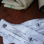 Salah satu bukti limbah medis milik UPT Puskesmas Tegalombo yang sempat ditemukan pemulung. Foto: istimewa