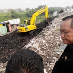 Sistem pengolahan sampah TPA Randegan makin baik setelah mengganti pola lama open dumping menjadi kontrol landfill. YUDI EP/BANGSAONLINE