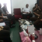 Rapat pleno koordinasi Sentra Penegakkan Hukum Terpadu (Sentra Gakkumdu) Panwaslu Kabupaten Blitar.   Foto: Akina/ bangsaonline.com