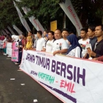 Relawan Khofifah - Emil di Bojonegoro saat memperingati Hari Anti Korupsi di Alun-alun setempat.