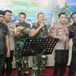 Danrem 082 Citra Panca Yudha Jaya (CPYJ) Kol Arm. Ruly Chandrayadi S.H, dalam suasana kebersamaan dengan Kapolres Mojokerto Kota, Kapolres Mojokerto, Ketua PWI Mojokerto dan Jombang. (foto: YUDI EP/ BANGSAONLINE) 