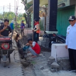 Kegiatan pembangunan jaringan air bersih tahun 2022 silam.