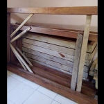 Barang bukti berupa kayu jati yang disimpan rapi.