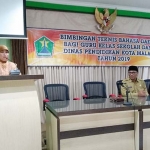 Dra Zubaidah MM Kepala Dinas Pendidikan Kota Malang, saat melaporkan kegiatan Bimtek di Hadapan Wawali Kota Malang Sofyan Edi J, di aula Diknas, Selasa (19/3). Foto: IWAN IRAWAN/BANGSAONLINE