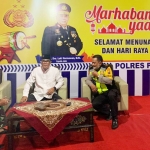 Kapolres bersama Dandim 0826/Pamekasan saat mengunjungi Pos Pengamanan Operasi Ketupat Semeru 2020 dan Pos Penanganan Covid-19.