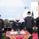 Gubernur Jawa Timur Khofifah Indar Parawansa saat menghadiri Sertijab Bupati dan Wakil Bupati Situbondo diselenggarakan di Pendopo Kabupaten Situbondo pada Selasa (2/3) siang. Foto: ist