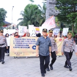 Kapolres Madiun, AKBP Mohammad Zainur Rofik saat memimpin personel pengamanan aksi damai Hari Buruh