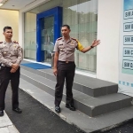 Kasatlantas Polresta Sidoarjo Kompol Fahrian Saleh Siregar (kiri).