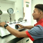 Pressure Gauge produksi PT 3S International dilakukan kalibrasi sebelum di jual ke pasar. Foto: Ist