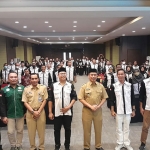 Foto bersama Koordinator TPP Jawa Timur, Muhammad Ashari (baju putih, kiri) dan Wakil Bupati Madiun, Hari Wuryantofoto bersama pendaping desa se-Kabupaten Madiun.