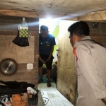 Anggota Polsek Camplong saat mendatangi TKP kasus Curanmor