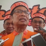 Wali Kota Mojokerto saat ditemui awak media. Foto: SOFFAN/BANGSAONLINE
