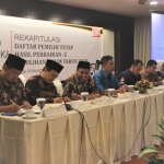 Tujuh anggota Komisioner KPU Jatim periode 2014-2019 yang seluruhnya lolos seleksi administrasi oleh Timsel. 
