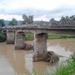 Kondisi jembatan peninggalan belanda yang memprihatinkan. foto: Aris Yudisantoso/Harian Bangsa